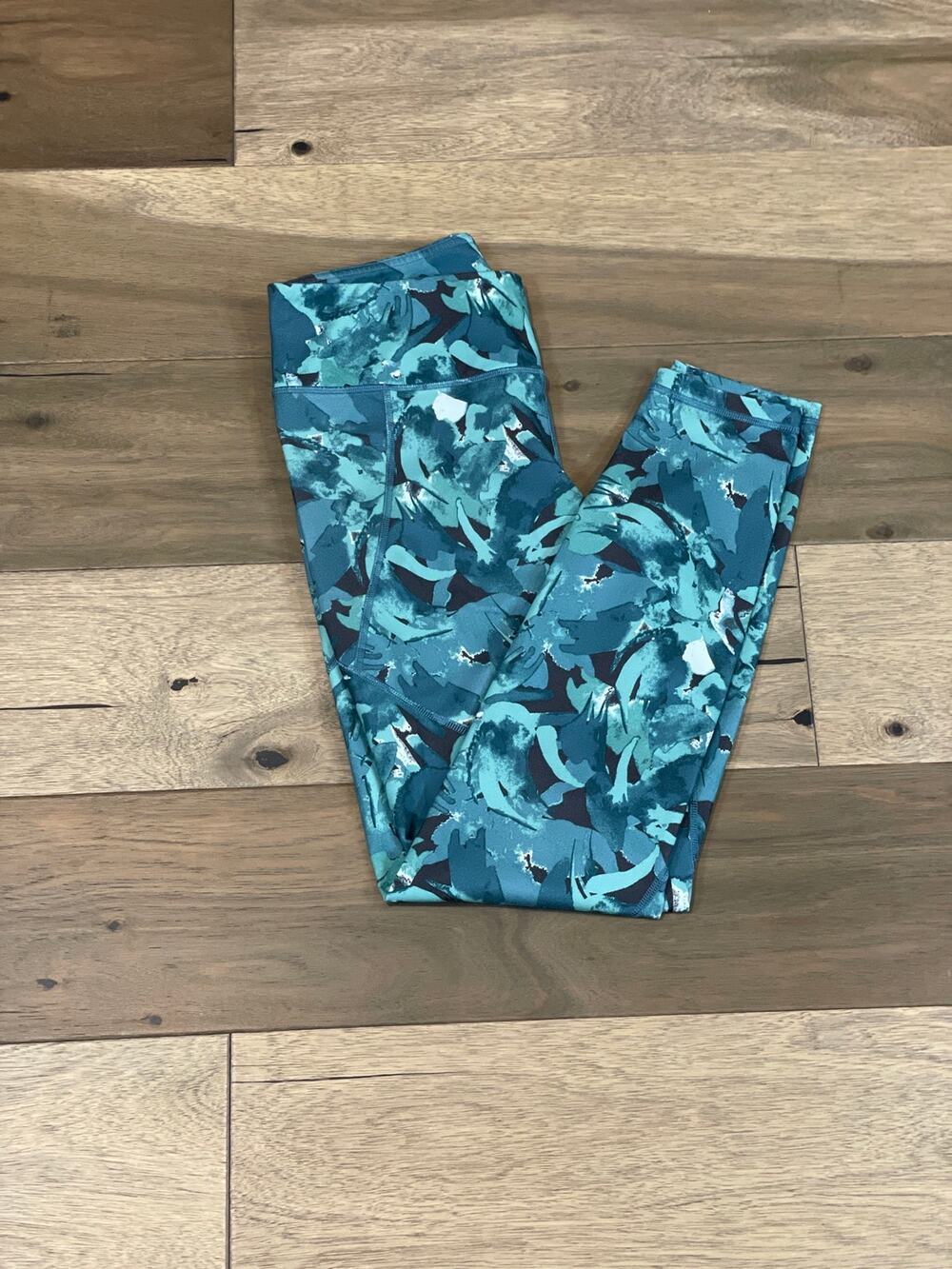 Patagonia Centered Crops Size M Jungle Tasmanian Teal Abstract Print Leggings